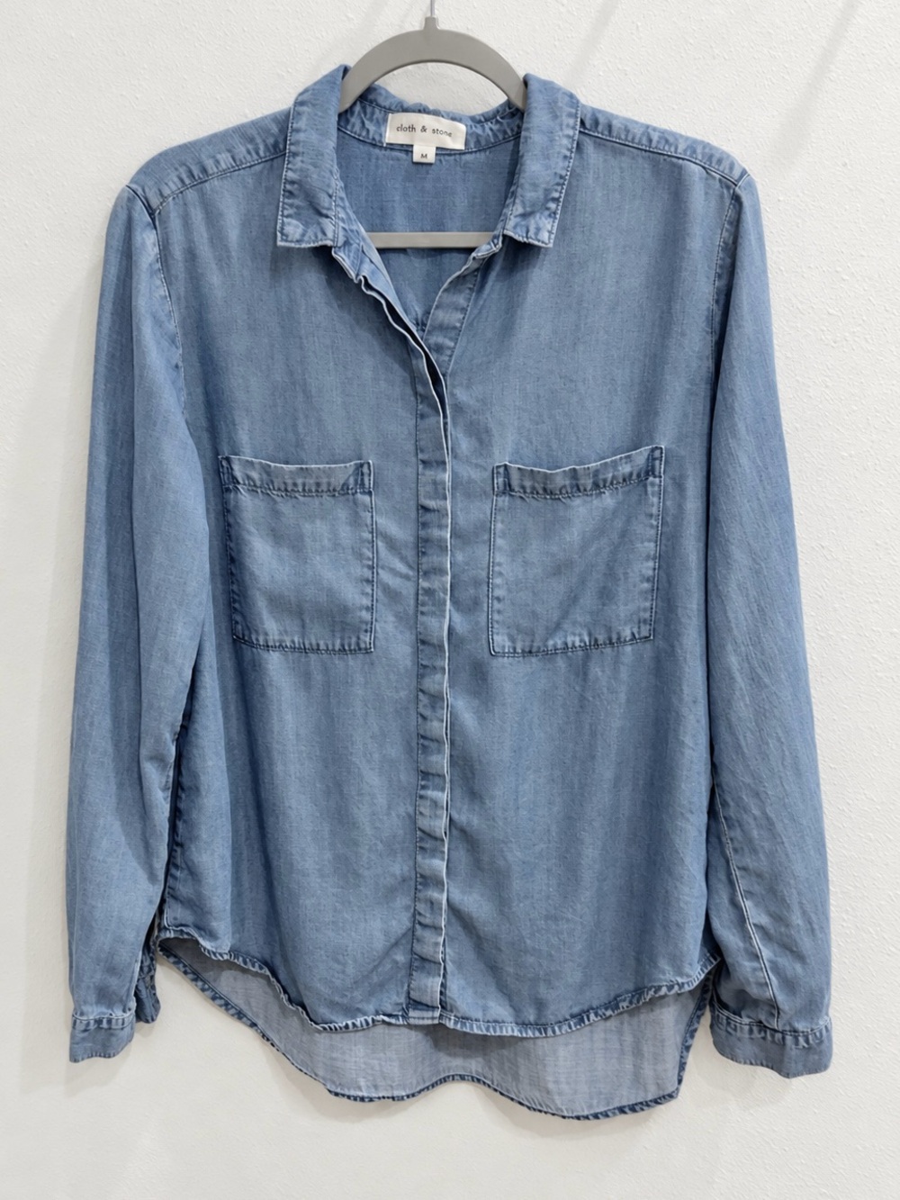Cloth & Stone Shirt M Blue Tencel Chambray Button Down
